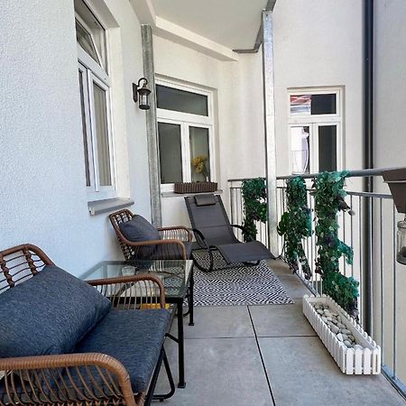 Cozy Retreat With Large Balcony Near Schoenbrunn Lägenhet Wien Exteriör bild